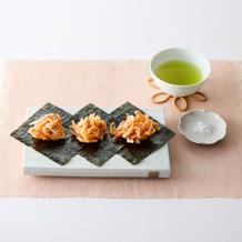 こんとびと桜えびのかき揚げ 桜煎茶とともに