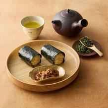 釜炒り製法・半発酵茶の藤かおり×藤かおりのおむすび　醤油糀添え