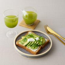 有機もも煎茶 ミント入り（冷茶）×アボカドトースト